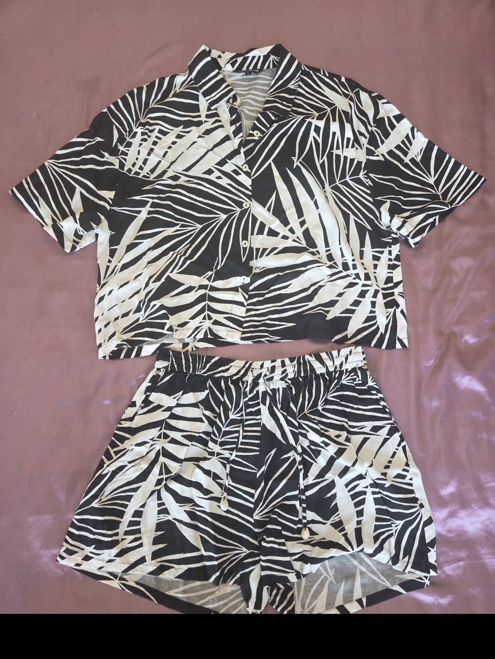 Black-White two piece Set Short-sleeve Cropped Buttom Shirt And Short - Size XL